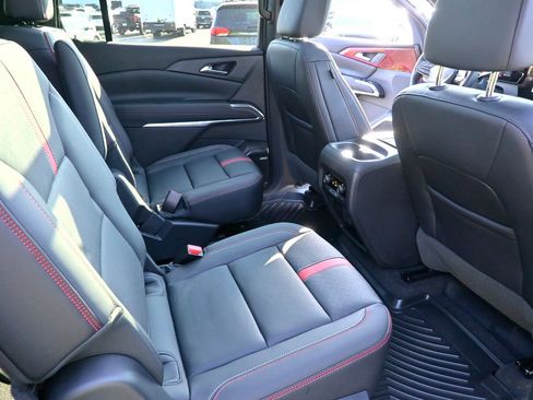 Used 2025 Chevrolet Traverse RS image 24