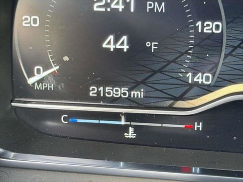 Used 2024 GMC Yukon XL AT4 w/ Technology Package image 25