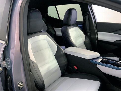 Used 2025 Chevrolet Equinox EV LT FWD image 7