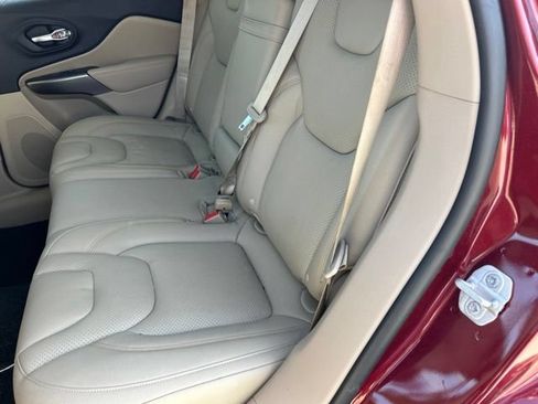Used 2019 Jeep Cherokee Latitude w/ Popular Appearance Group FWD image 9