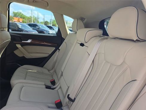 Used 2022 Audi Q5 e Premium image 11