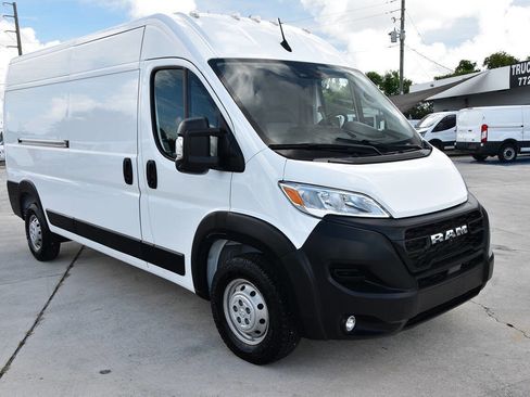 Used 2023 RAM ProMaster 2500 w/ Driver Convenience Group FWD image 1