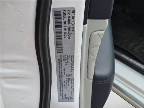 Used 2021 Jeep Grand Cherokee Summit AWD/4WD image 26