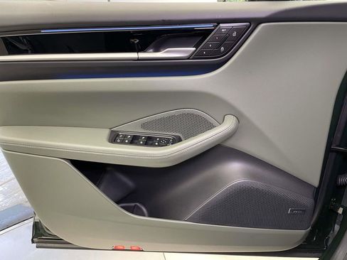 Used 2025 Porsche Macan 4 Electric image 34