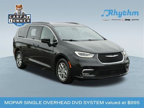 Used 2021 Chrysler Pacifica Touring FWD image 1