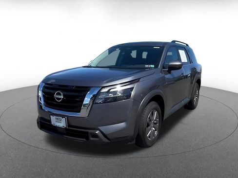 Used 2025 Nissan Pathfinder SV FWD image 6