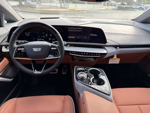 New 2026 Cadillac Optiq Luxury 2 image 18