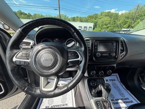 Used 2018 Jeep Compass Latitude w/ Cold Weather Group AWD/4WD image 8