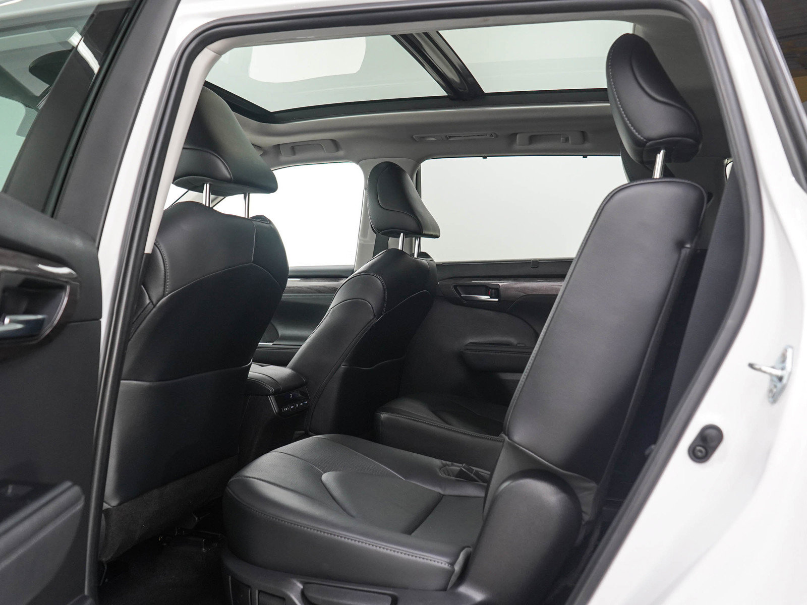 Used 2023 Toyota Highlander Limited AWD/4WD image 20