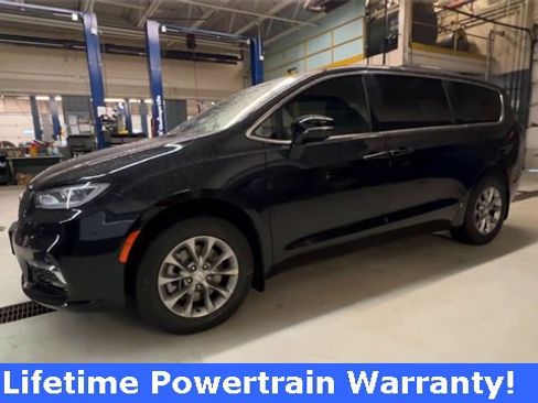 New 2026 Chrysler Pacifica Select image 4
