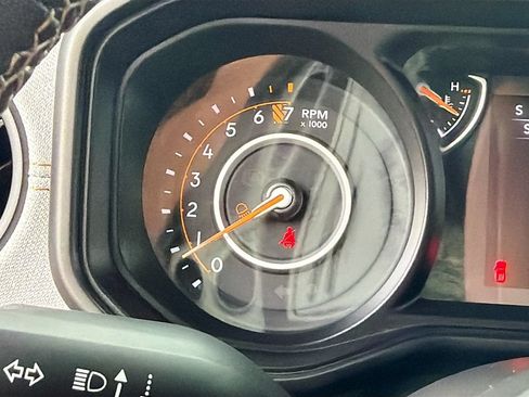 Used 2025 Jeep Gladiator Sport AWD/4WD image 35