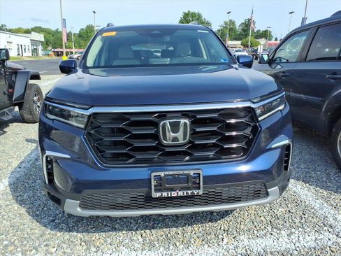 Certified 2025 Honda Pilot Touring image 7
