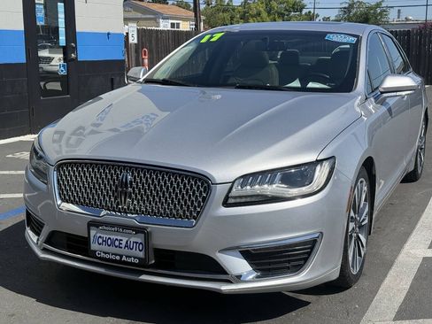 Used 2017 Lincoln MKZ Reserve FWD image 18