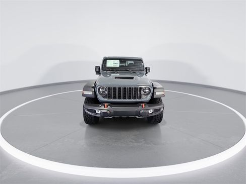 Used 2025 Jeep Gladiator Mojave w/ Convenience Group image 3