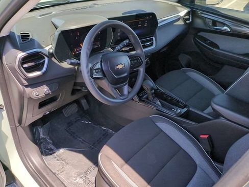 Used 2025 Chevrolet TrailBlazer LT AWD/4WD image 11