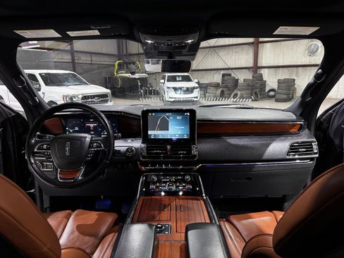 Used 2019 Lincoln Navigator Reserve image 31