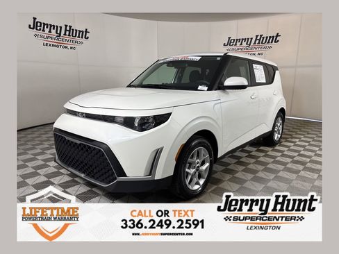 Used 2025 Kia Soul LX w/ LX Technology Package FWD image 1