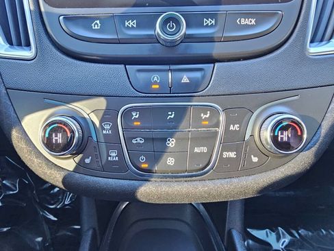 Used 2021 Chevrolet Malibu LT FWD image 30