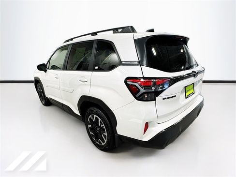 Used 2025 Subaru Forester Premium image 7