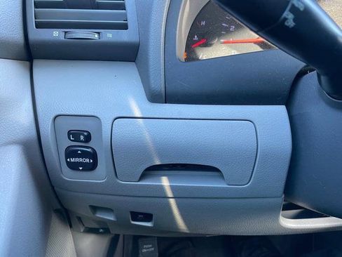 Used 2011 Toyota Camry Base 4dr Sedan 6A image 32