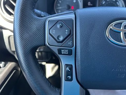 Used 2017 Toyota Tacoma SR5 w/ Tow Package AWD/4WD image 22