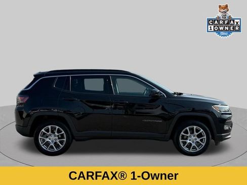 Used 2022 Jeep Compass Latitude w/ Sun and Sound Group AWD/4WD image 3