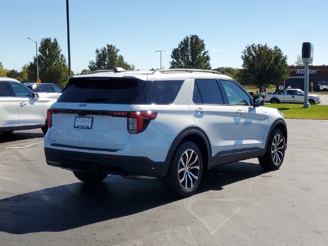 New 2027 Ford Explorer ST-Line AWD/4WD image 3