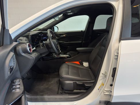 Used 2024 Chevrolet Trax RS w/ Driver Confidence Package FWD image 13