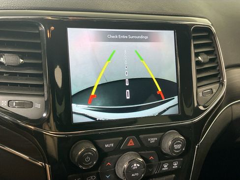 Used 2022 Jeep Grand Cherokee Limited image 13