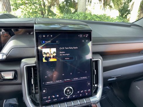 Used 2025 GMC Yukon XL Denali AWD/4WD image 78