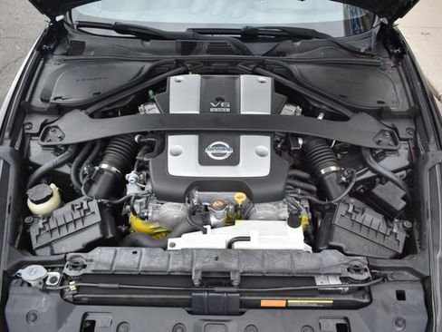 Used 2010 Nissan 370Z Touring w/ Sport Pkg RWD image 39