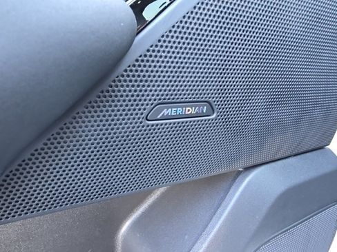 Used 2024 Land Rover Range Rover Velar S image 24