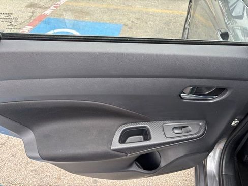 Used 2022 Nissan Versa SV FWD image 19