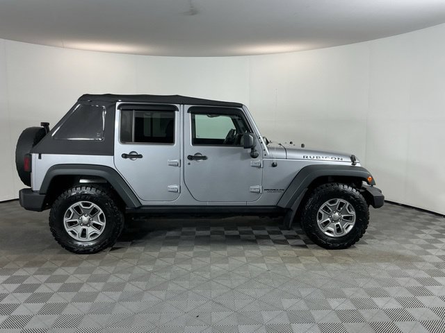 Used 2015 Jeep Wrangler Unlimited Rubicon w/ Connectivity Group AWD/4WD image 4