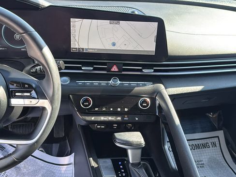 Used 2023 Hyundai Elantra Limited image 21