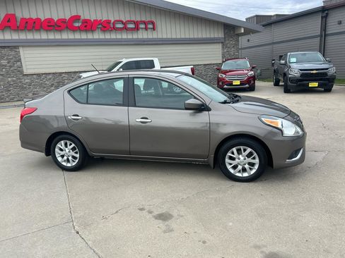 Used 2017 Nissan Versa SV w/ SV Special Edition Package image 2