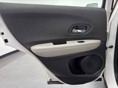 Used 2019 Honda HR-V LX image 16
