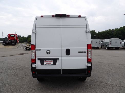 Used 2024 RAM ProMaster 2500 w/ Convenience Group FWD image 6