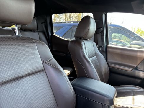 Used 2017 Toyota Tacoma Limited w/ Tow Package image 35