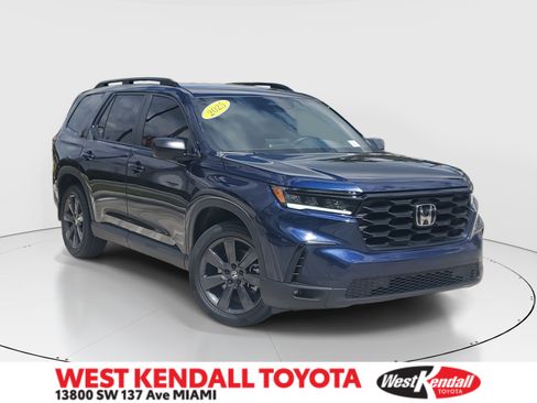 Used 2025 Honda Pilot Sport image 1