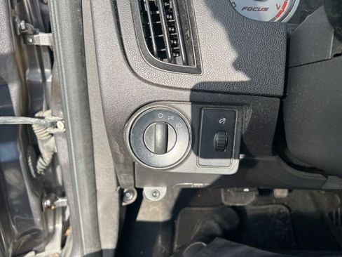 Used 2010 Ford Focus SE image 21