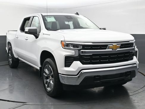 Used 2025 Chevrolet Silverado 1500 LT image 3