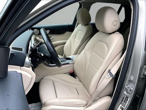 Used 2021 Mercedes-Benz GLC 300 4MATIC image 24