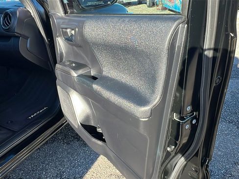 Used 2019 Toyota Tacoma TRD Sport image 15