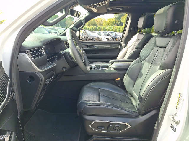 Used 2022 Jeep Wagoneer Series II w/ Premium Group I AWD/4WD image 2