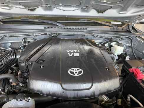 Used 2014 Toyota Tacoma 4x4 Access Cab V6 w/ TRD Sport Package image 16