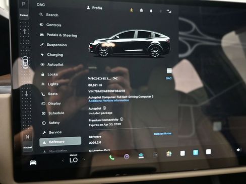 Used 2022 Tesla Model X image 9