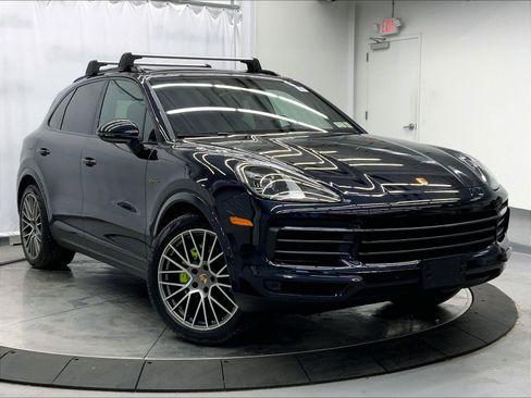 Certified 2023 Porsche Cayenne Platinum Edition AWD/4WD image 9