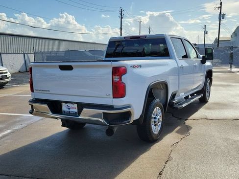 Used 2025 Chevrolet Silverado 2500 LT w/ Convenience Package AWD/4WD image 3