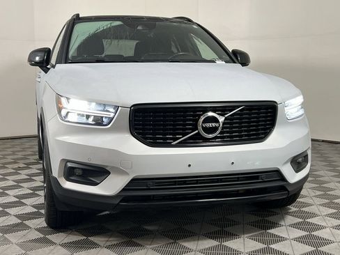 Used 2020 Volvo XC40 T5 R-Design image 3